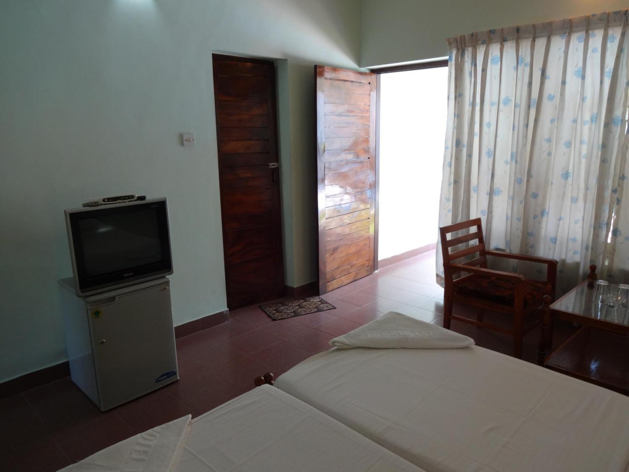 Hotel Thushara Ковалам Екстериор снимка