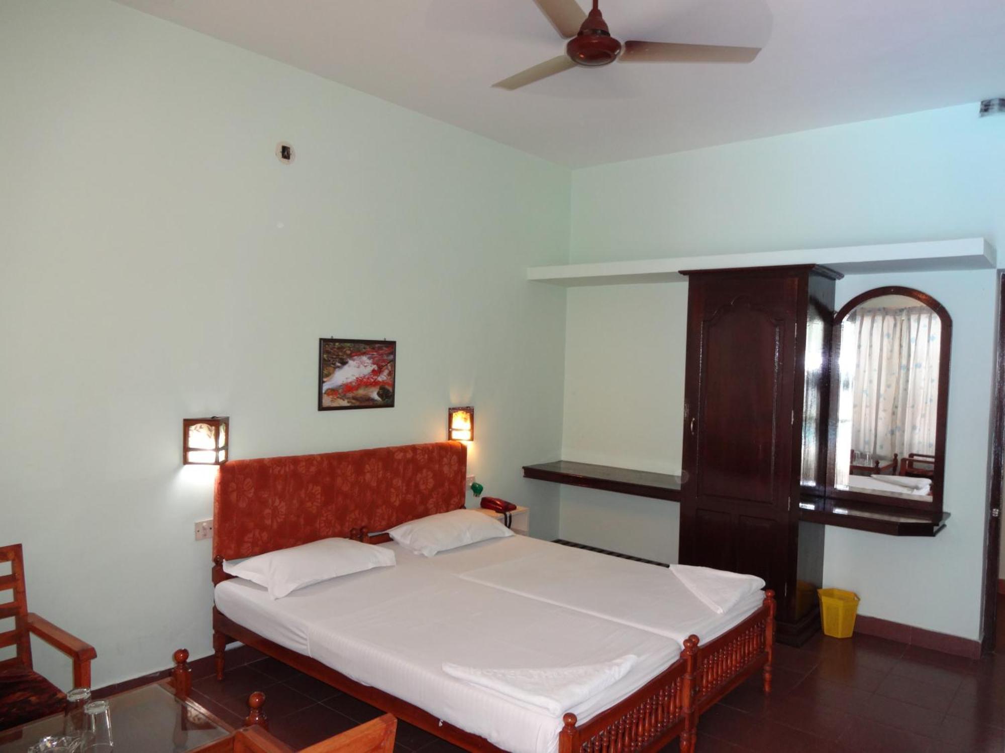 Hotel Thushara Ковалам Екстериор снимка