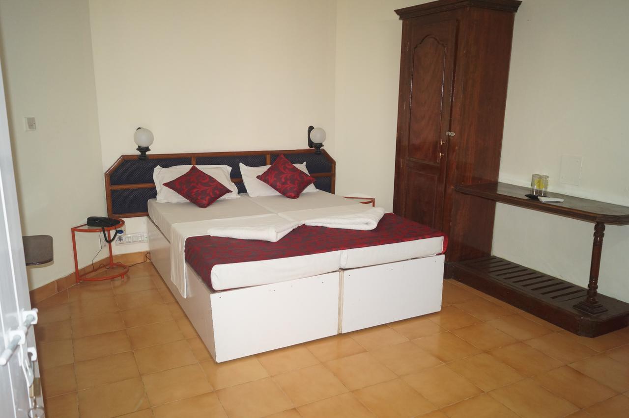 Hotel Thushara Ковалам Екстериор снимка