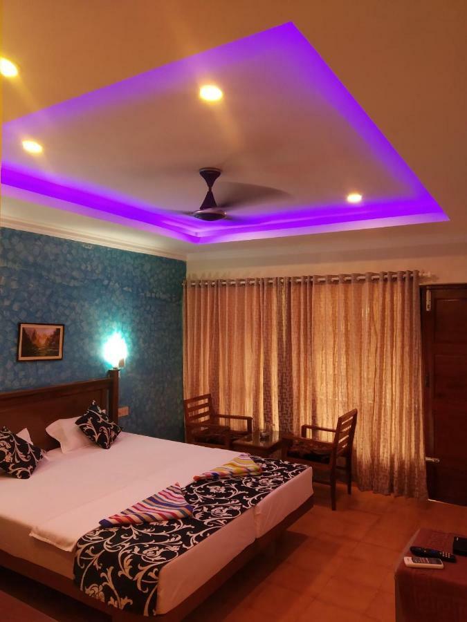 Hotel Thushara Ковалам Екстериор снимка