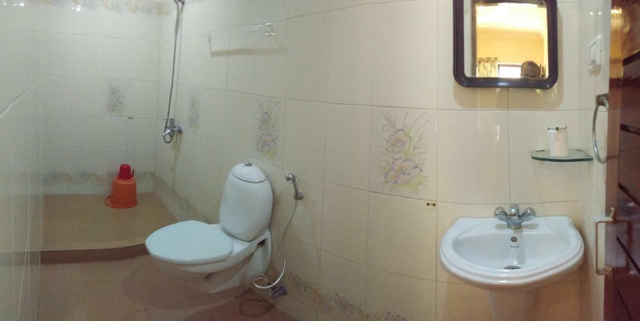 Hotel Thushara Ковалам Екстериор снимка